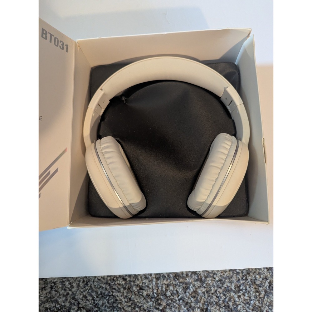 BT031 Headphones - Picture 2 of 3
